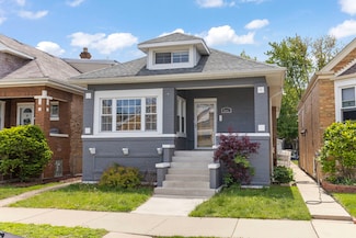 5941 W Warwick Ave, Chicago, IL 60634