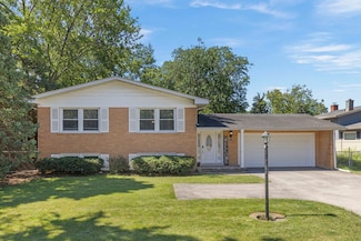 573 Maple Ave, Lisle, IL 60532