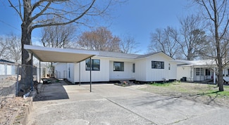 305 Reine St N, Mena, AR 71953