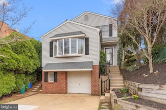 6933 Shelbourne St, Philadelphia, PA 19111