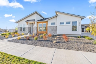8456 W Meltwater Ln, Eagle, ID 83616