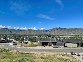 249 NW Chinook Way, East Wenatchee, WA 98802
