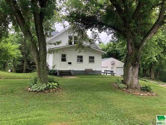 621 W Elm St, Cherokee, IA 51012