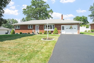 16 Lorna Ln, Albany, NY 12211
