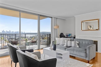 4540 8th Ave NE Unit 1106, Seattle, WA 98105