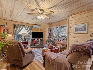 330 Old U S 19 E, Spruce Pine, NC 28777