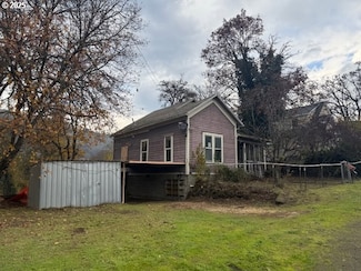 1638 SE Mill St, Roseburg, OR 97470