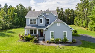 19 Wooden Ln, Queensbury, NY 12804