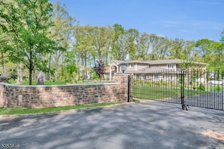 50 Perryville Rd, Pittstown, NJ 08867