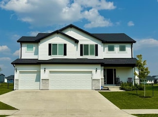 201 Creekside Dr SW, Bondurant, IA 50035