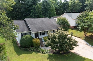 12 Cedar Branch Dr, Thomasville, NC 27360