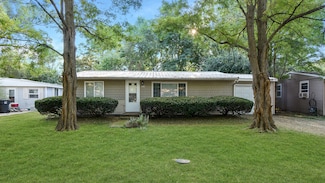 1004 S Pleasantview Dr, Tuscola, IL 61953