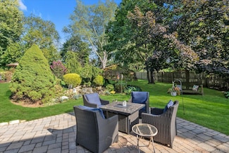 84 Lake Rd, Greenlawn, NY 11740