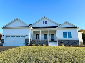 21 Rolling Oaks Dr, Fishersville, VA 22939