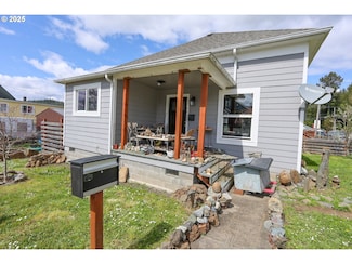 931 Maple St, Myrtle Point, OR 97458