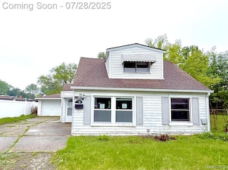 19071 Toepfer Dr, Eastpointe, MI 48021