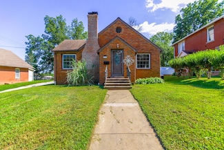 608 Santa fe Trail, Boonville, MO 65233