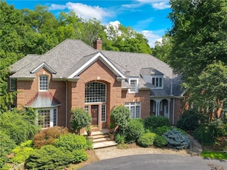 860 W Hill Dr, Gates Mills, OH 44040