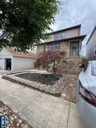 52 2nd Ave, Secaucus, NJ 07094
