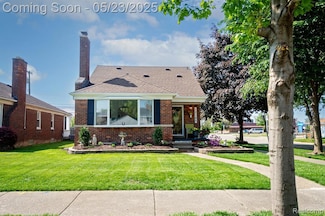 13185 Sycamore St, Southgate, MI 48195