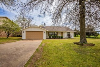 5315 Walden St, Lowell, AR 72745