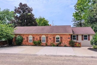 16172 Crest Dr, Linden, MI 48451