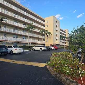 200 SE 5th Ave Unit 307, Dania Beach, FL 33004