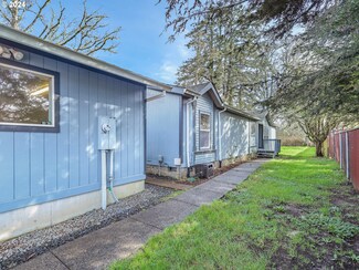 886 NW Gardenia St, Warrenton, OR 97146
