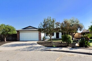 801 8th Avenue Dr, Kingsburg, CA 93631