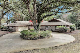 124 Coggins Point Rd, Hilton Head Island, SC 29928