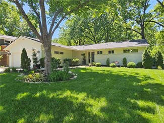 5929 W 78th St, Prairie Village, KS 66208