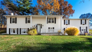 1060 Griffiths Dr, Zanesville, OH 43701