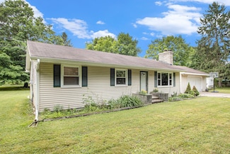 9930 N 16th St, Plainwell, MI 49080