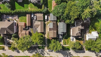 19 E 56th St, Westmont, IL 60559