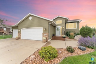 7432 W Luke Dr, Sioux Falls, SD 57106