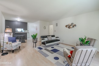 22050 Calvert St Unit 17, Woodland Hills, CA 91367