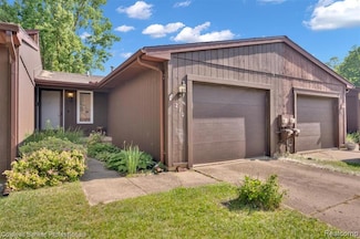 210 Mary St, Flushing, MI 48433