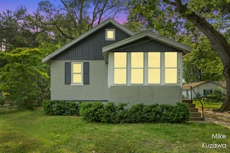 16742 148th Ave, Spring Lake, MI 49456