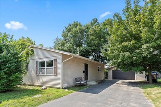 972 Berkley St, Carpentersville, IL 60110