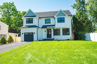120 5th St, Saint James, NY 11780