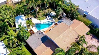 1350 Spanish River Rd, Boca Raton, FL 33432