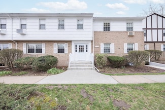 208 Parkside Dr, Suffern, NY 10901