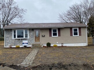 15 Michigan Ave, Warwick, RI 02888
