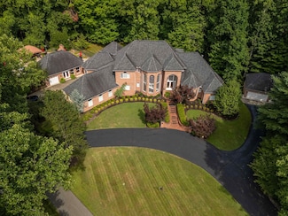 1 Albemarle Ln, Barboursville, WV 25504