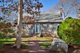 169 Clover Hill Dr, Vineyard Haven, MA 02568