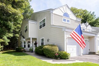 17 Pidgeon Ct, Manorville, NY 11949