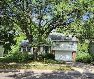 9318 Greenway Ln, Lenexa, KS 66215