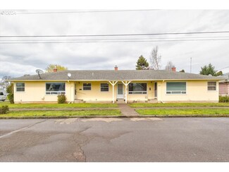 221 225 E Carolina St, Lebanon, OR 97355