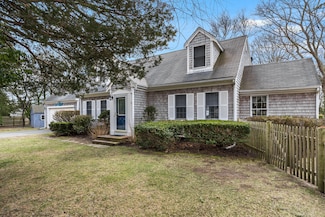 18 Savery Ln, Falmouth, MA 02540