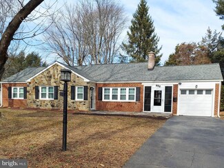 215 Llangollen Blvd, New Castle, DE 19720